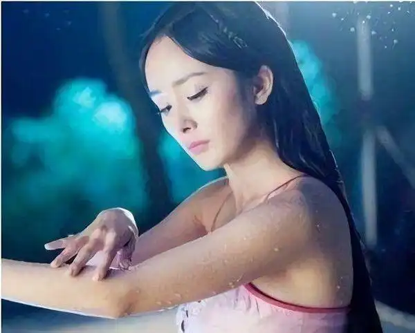 6位美女明星穿裹肚,杨幂榜上有名,你最喜欢谁