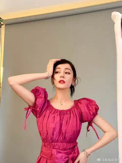 迪丽热巴玫红色公主