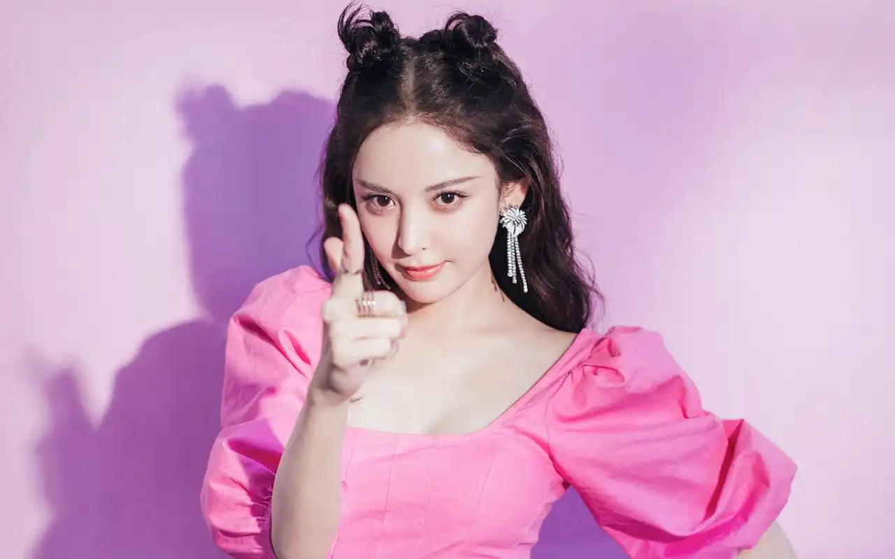 古力娜扎粉嫩甜美高清桌面壁纸