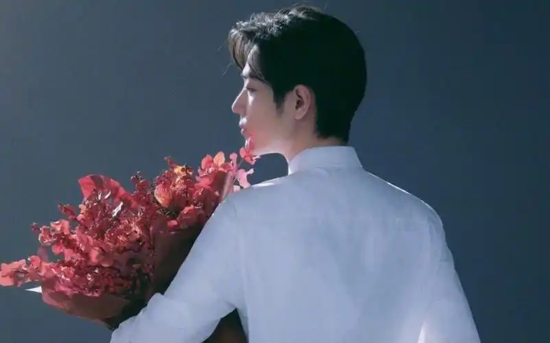 肖战与花的故事