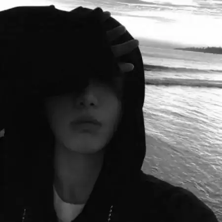 我怕回忆太过拥挤男生头像2020黑白