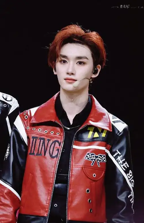 丁程鑫还是一如既往的帅炸我这是仙子下凡吧这脸绝了