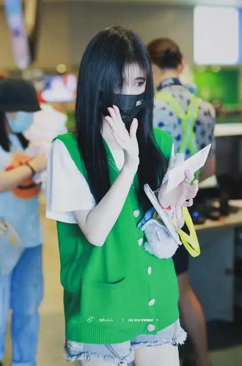 #鞠婧祎私服##女明星的机场look#