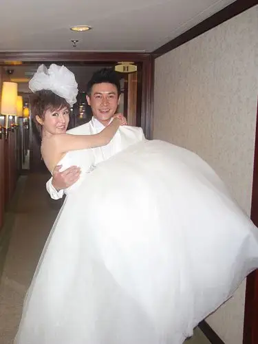 组图陆毅鲍蕾婚纱亮相完美造型惊艳全场