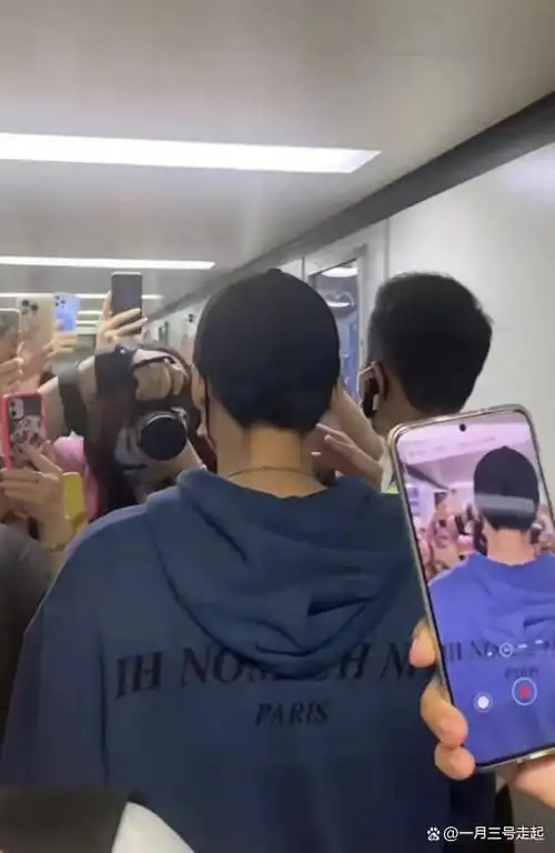 李易峰风波后首露正脸打扮低调人也消瘦了回归普通人生活