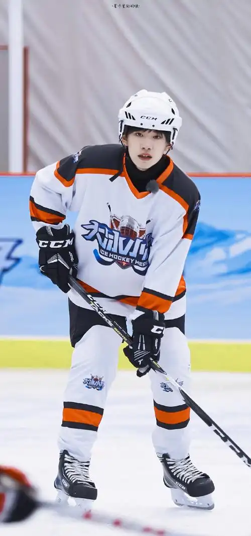 tfboys超话#易烊千玺#易烊千玺/一起打球吧!