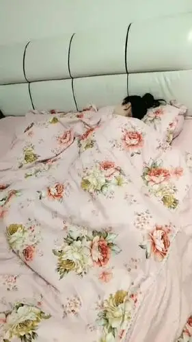 不掀开被子,我都不知道我老婆是这个姿势在睡觉