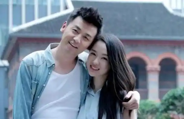 在某超市看到了演员雷佳音的动态,更让人意外的是,他和妻子翟煦飞及