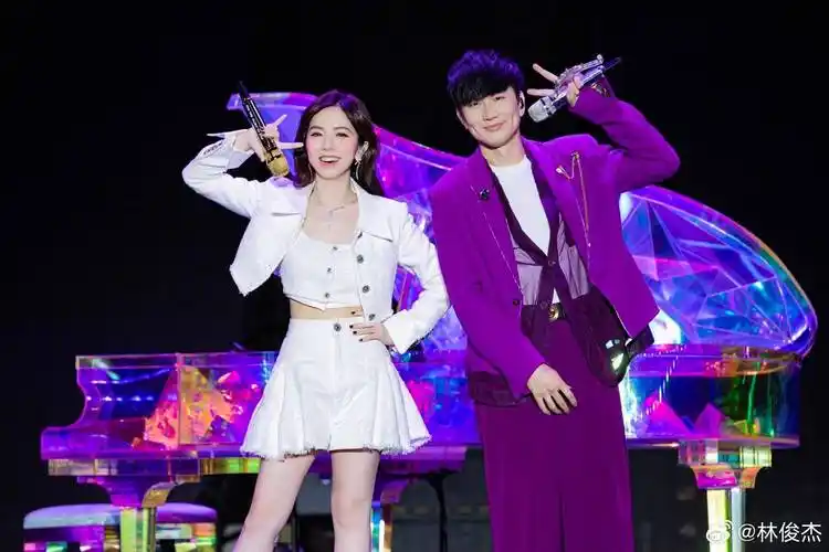 m.邓紫棋,周深,韩红_舞台_合唱_观众