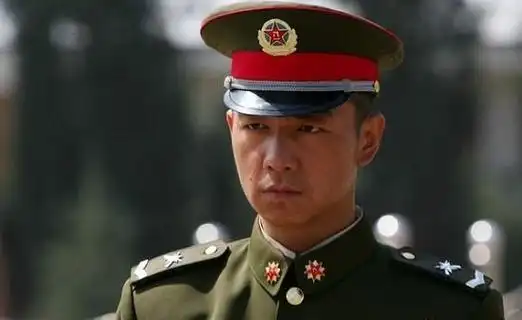 油头粉面就不要演军人了让这13位男星告诉你什么叫军旅硬汉