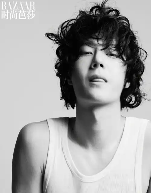 王一博时尚芭莎开年封面