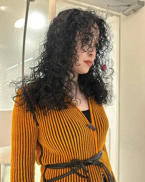 看看全头羊毛卷烫发,蓬松洋气显时尚|卷发|发型师_网易订阅