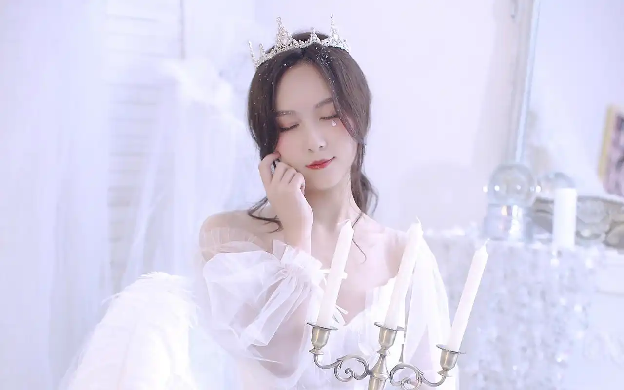 冰雪美女高冷写真个性桌面壁纸