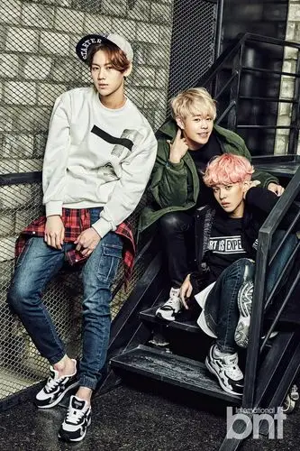 组合imfact拍写真 五人五色用绚丽抒写青春