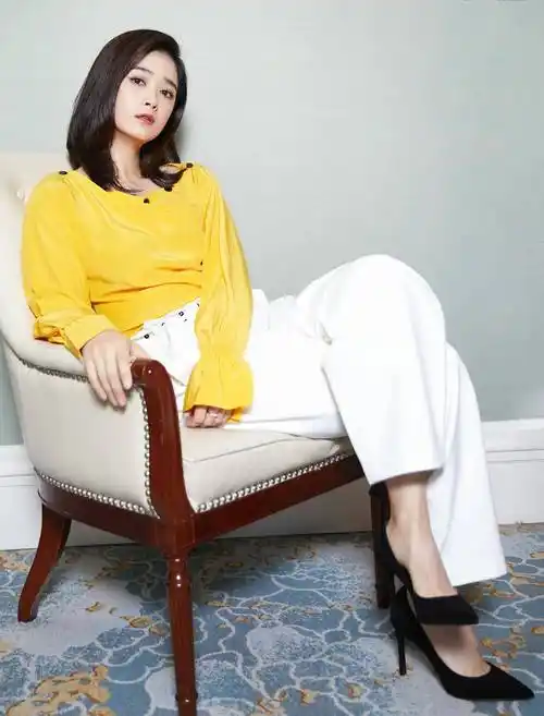 蒋欣的高跟鞋美图_尖头_明星_照片