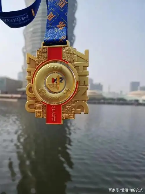 郑州马拉松2019奖牌