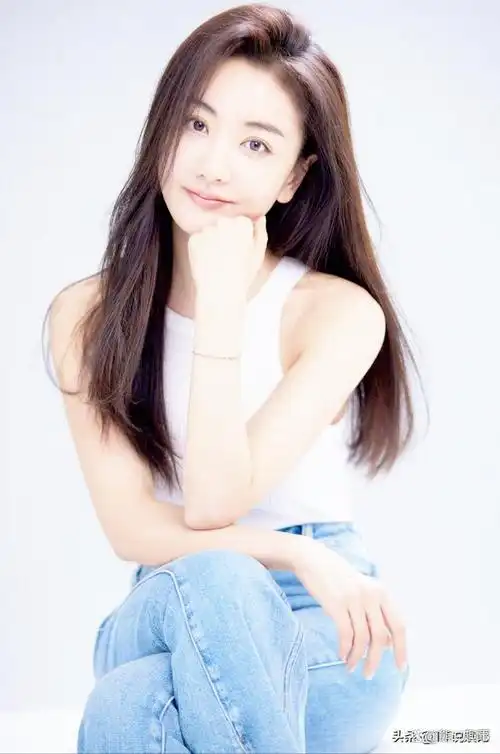 杨蓉,1981年6月3日出生于云南,毕业于上海戏剧学院,国家二级演员.