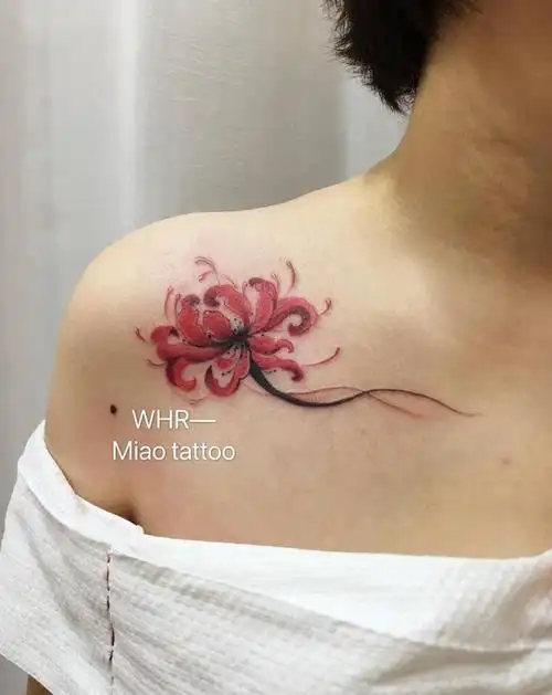 彼岸花纹身图片_胸部水彩纹身图案