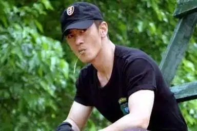 演员任天野8岁被母亲抛弃17岁因家暴逃往广州32岁苦尽甘来