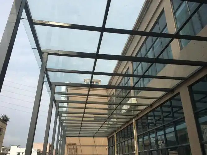 从"全覆盖"迈向"精细化" 写美篇鱼月站的二楼露台和露台的玻璃雨棚是