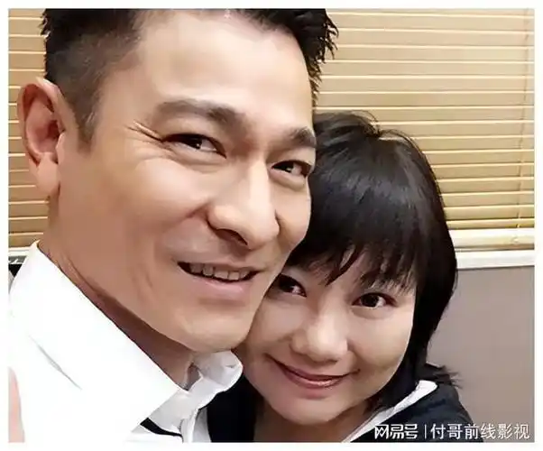 朱丽倩少女时代美艳动人引人注目刘德华30年宠爱不变