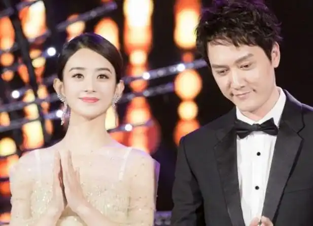 赵丽颖冯绍峰合体现身机场,曝冯妈用1亿房产求赵丽颖复婚,被一口回绝