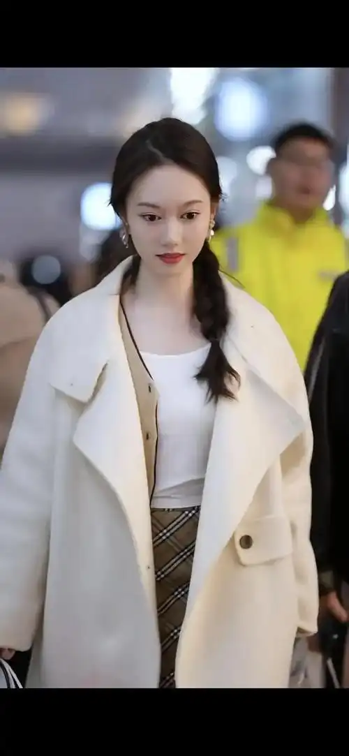 白皙透亮迷人款美女56