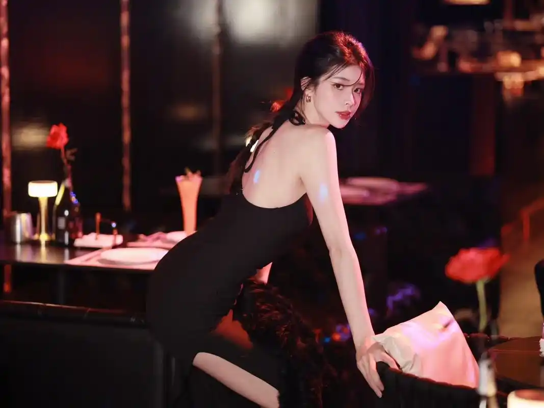 女歌手.#氛围感 - 抖音