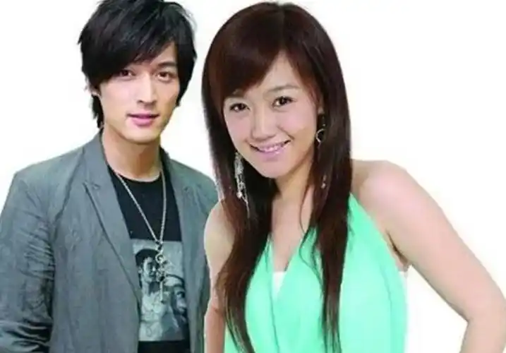 回顾薛佳凝分手13年胡歌已婚我却皈依佛门一别两宽各生欢喜