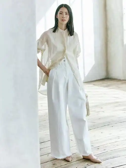 白裤子配什么鞋,白色运动裤怎么搭配鞋子(这样搭简约时髦显气质)