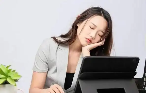 逢年过节只能在免费的公园里散步,感受一下大自然的气息.