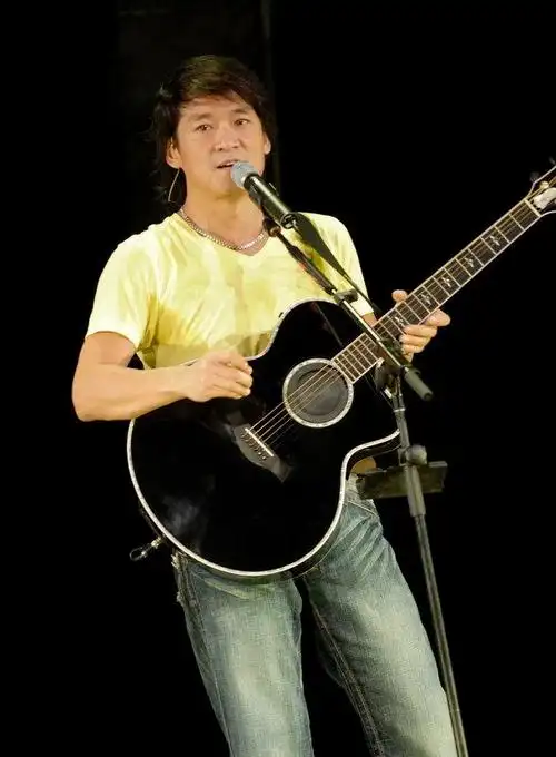 男歌手,音乐人,演员,毕业于 a target="_blank" href="/item/台湾大学
