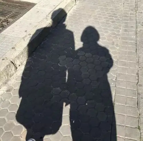 之后便开始了为期两年的地下情,93年袁咏仪给张智霖颁奖的时候,两个人