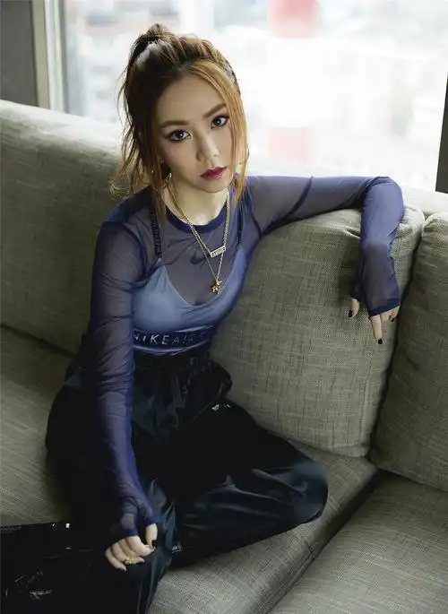 身高不够气场凑160cm邓紫棋运动裤配驴蹄鞋合影易建联无压力