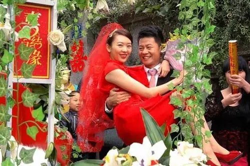 电视前沿 > 正文  新浪娱乐讯 由青年演员李健(微博),童瑶(微博)联袂