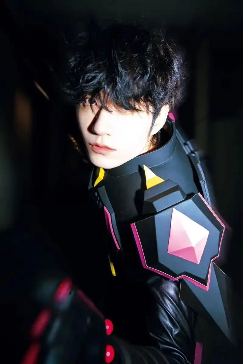 超级英雄"漆"保护世界,好帅好帅好帅好帅好帅#张颜齐 #假面 - 抖音