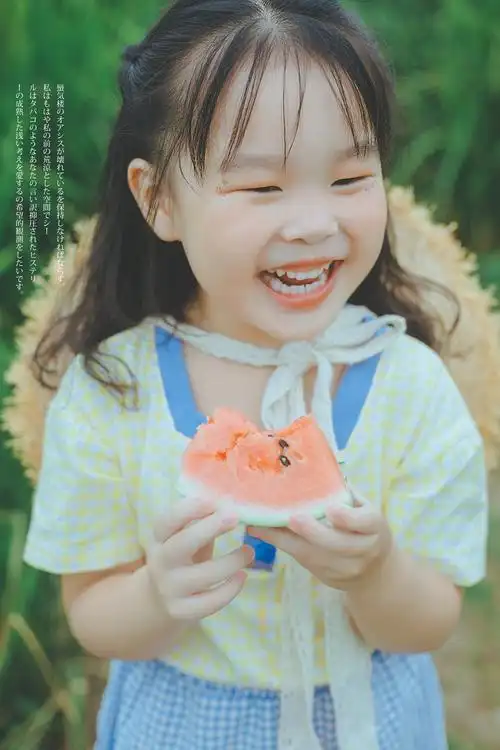 一坨可爱的肉肉的儿童摄影作品《夏日小清新》