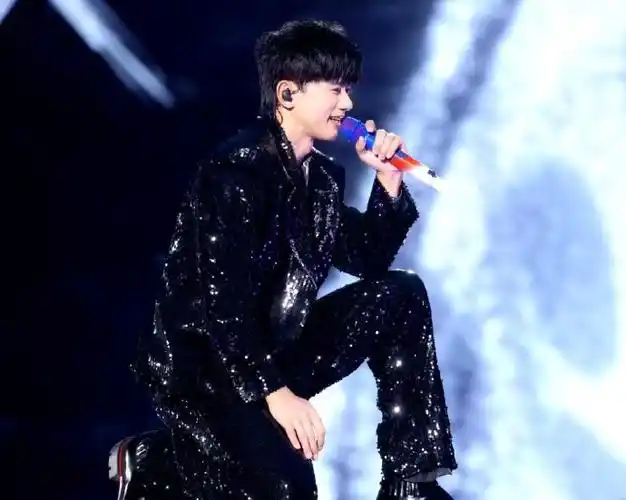 张杰出道二十周年,在鸟巢连开八场演唱会这次的北京鸟差演唱会沂乔