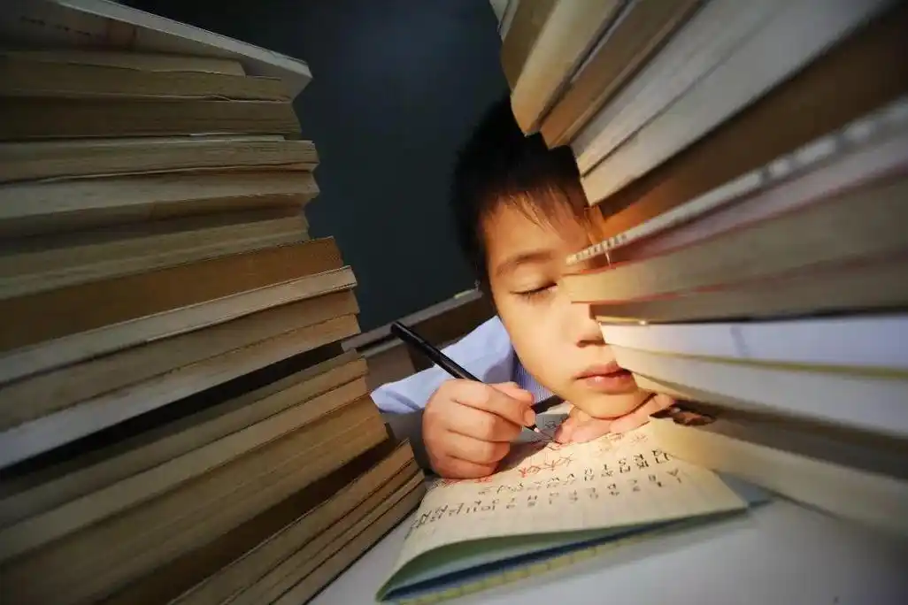 半夜孩子写作业大哭,比尔·盖茨的推荐,好父母要做好准备|比尔·盖茨|