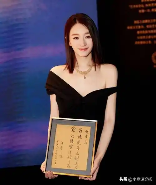 李小冉这次真美绝了!