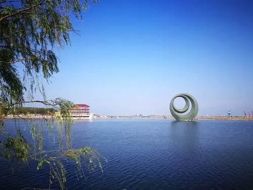 辽宁省营口市鲅鱼圈区红海街道金泰城珑悦府(金泰路)月亮湖公园