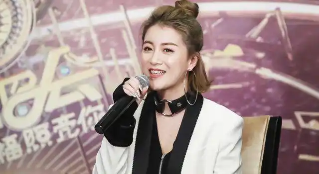 参加好声音遭淘汰意外被爱奇艺总裁看上如今的李嘉格怎样了