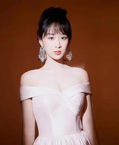 杨紫背影照被吐槽"膀大腰圆",回应称靠缘分和命运控制体重_网友_身材