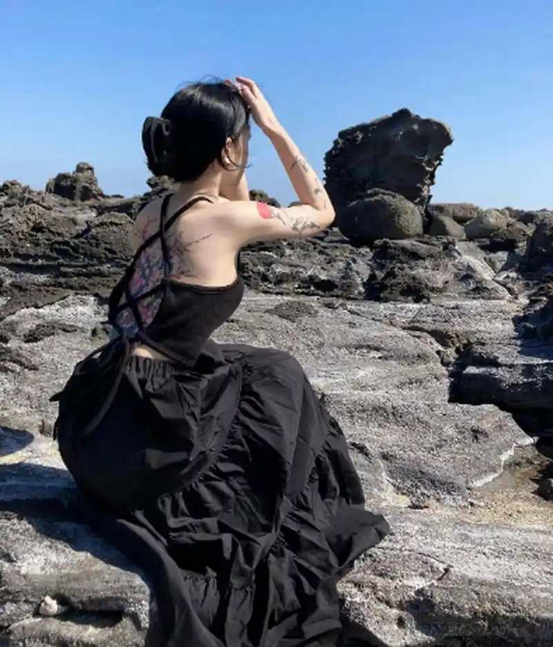 后背纹身好漂亮,是梅花还是桃花