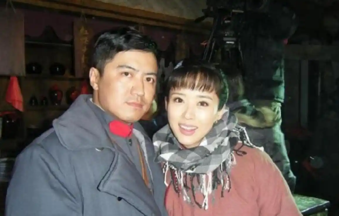 许云帆与何音:演艺圈里的不老爱情 在演艺圈中,不少明星夫妻的分分合