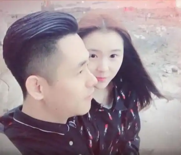 杨凡包下了冀晓飞的车,整整三天,两个人相处非常愉快.