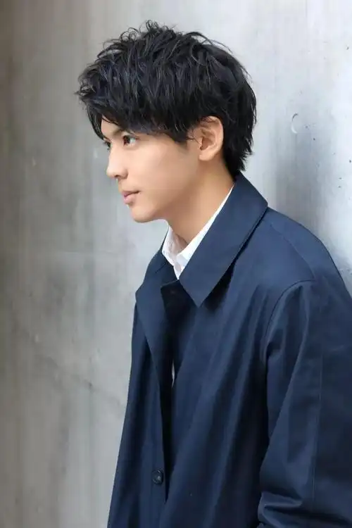 日本发型网站分享13款能给人好印象的男生发型眼前一亮