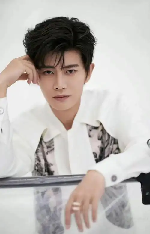 窦靖童任嘉伦张馨予张嘉倪吴倩王子文