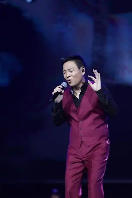 祁隆首场个人演唱会在济南奥体中心爆场落幕