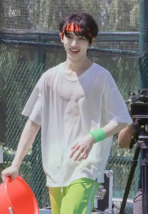 腹肌#丁程鑫的脸和身材严重不符,斯哈斯哈010101@时代少年团